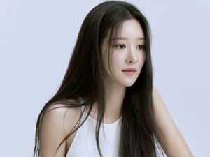 Seo Ye Ji Tuai Kritik Usai Larang Fans Sebut Nama Mantan Kim Jung Hyun Seo Ye Ji Tuai Kritik Usai Larang Fans Sebut Nama Mantan Kim Jung Hyun