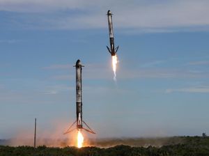 SpaceX Luncurkan Roket Falcon Bawa Satelit Cuaca SpaceX Luncurkan Roket Falcon Bawa Satelit Cuaca
