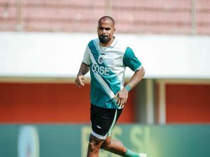 Liga 1: Thales Lira, Bek Asal Brasil yang Dikaitkan dengan Arema FC Liga 1: Thales Lira, Bek Asal Brasil yang Dikaitkan dengan Arema FC