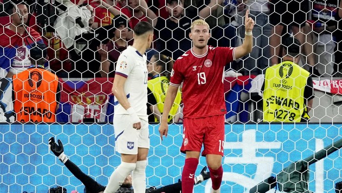 Soccer Football - Euro 2024 - Group D - Denmark v Serbia - Munich Football Arena, Munich, Germany - June 25, 2024 Denmarks Jonas Wind reacts after he scores a goal that was later disallowed REUTERS/Fiona Noever