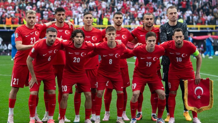 DORTMUND, GERMANY - JUNE 18: Baris Alper Yilmaz, Samet Akaydin, Mert Muldur, Kaan Ayhan, Abdulkerim Bardakci, Mert Gunok, (front row from left to right) Orkun Kokcu, Ferdi Kadioglu, Arda Guler, Kenan Yildiz and Hakan Calhanoglu of Turkiye line up for the team photos prior to the UEFA EURO 2024 group stage match between Turkiye and Georgia at Football Stadium Dortmund on June 18, 2024 in Dortmund, Germany. (Photo by Joe Prior/Visionhaus via Getty Images)
