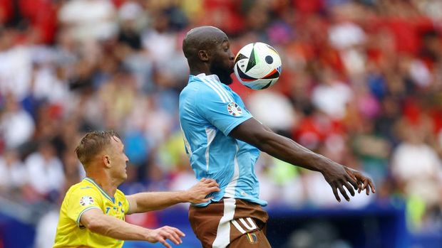 Soccer Football - Euro 2024 - Group E - Ukraine v Belgium - Stuttgart Arena, Stuttgart, Germany - June 26, 2024 Belgium's Romelu Lukaku in action with Ukraine's Oleksandr Svatok REUTERS/Lee Smith
