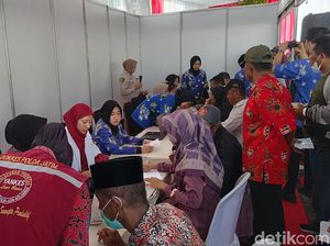 Antusiasnya Warga Lumajang Ikuti Bhakti Kesehatan Polda Jatim