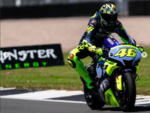 Spesifikasi Motor Yamaha R1 yang Digeber Valentino Rossi Spesifikasi Motor Yamaha R1 yang Digeber Valentino Rossi