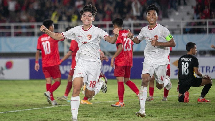 Indonesia memastikan ke semifinal Piala AFF U-16 2024. Kemenangan telak 6-1 atas Laos mengantar timnas U-16 jadi juara Grup A. Indonesia menghadapi Laos di Stadion Manahan, Solo, Kamis (27/6/2024) malam WIB. ANTARA FOTO/Mohammad Ayudha/foc.