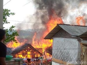 Korsleting Listrik Picu Kebakaran di Majalengka, 2 Rumah Hangus