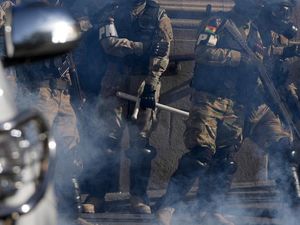 Dunia Hari Ini: Upaya Kudeta Gagal, Tentara Bolivia Mundur dari Istana Presiden Dunia Hari Ini: Upaya Kudeta Gagal, Tentara Bolivia Mundur dari Istana Presiden