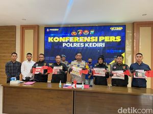 2 Pengedar Narkoba di Kediri Tertangkap, 958 Butir Pil Ekstasi Disita 2 Pengedar Narkoba di Kediri Tertangkap, 958 Butir Pil Ekstasi Disita