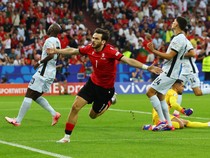 Mimpi Kvaratskhelia Jadi Nyata: Kalahkan Ronaldo Lalu Dapat Jerseynya