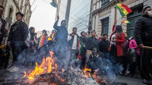Mencekam! Warga Bolivia Bentrok dengan Tentara Melawan Kudeta