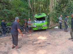 Petaka Sopir Tak Hafal Medan Berujung Mikrobus Terguling di Dlingo Bantul