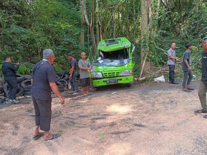 Petaka Sopir Tak Hafal Medan Berujung Mikrobus Terguling di Dlingo Bantul Petaka Sopir Tak Hafal Medan Berujung Mikrobus Terguling di Dlingo Bantul