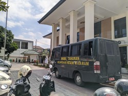 Dua Tahanan Kasus Pencurian Kabur dengan Lompat dari Mobil Tahanan