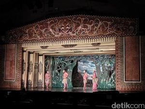 Cerita di Balik Layar Pertunjukan Wayang Orang Sriwedari Cerita di Balik Layar Pertunjukan Wayang Orang Sriwedari