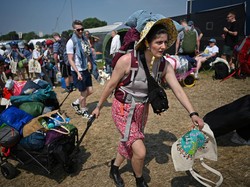 Melihat Antusias Penonton Saat Festival Musik Glastonbury Dibuka