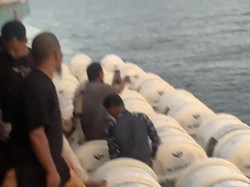 Penumpang KM Dorolonda Rute Makassar-Surabaya Lompat ke Laut Dievakuasi