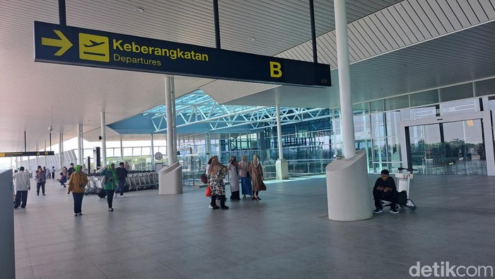 Pintu keberangkatan di terminal gres Bandara Sultan Hasanuddin Bandara Hasanuddin penumpang Natal