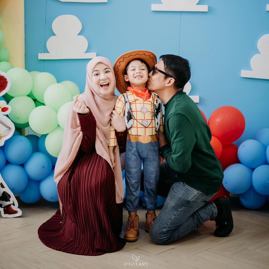 Potret Co Parenting Desta dan Natasha Rizky