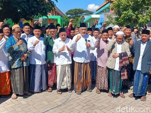 Ratusan Kiai Deklarasi Dukung Gus Mujib di Pilbup Pasuruan 2024 Ratusan Kiai Deklarasi Dukung Gus Mujib di Pilbup Pasuruan 2024