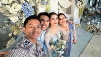 7 Pesona Sarah Menzel di Lamaran Thariq-Aaliyah, Cantik Berkebaya Biru