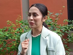 Selvi Kitty Grogi Ngobrol Bareng dengan Mantan Suami