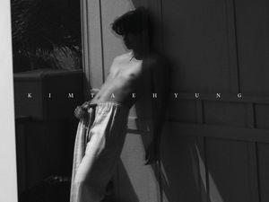 BIGHIT MUSIC Rilis Foto V BTS Shirtless, Mau Ada Proyek Apa?