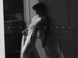 BIGHIT MUSIC Rilis Foto V BTS Shirtless, Mau Ada Proyek Apa?