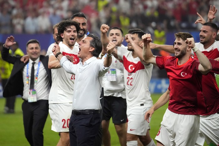 Turkeys head coach Vincenzo Montella, center, celebrates following a Group F match between Czech Republic and Turkey at the Euro 2024 soccer tournament in Hamburg, Germany, Wednesday, June 26, 2024. (AP Photo/Petr David Josek)