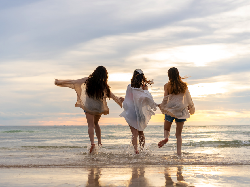 Mau Jelajah Destinasi Baru? Ini Tips Nyaman Traveling untuk Perempuan