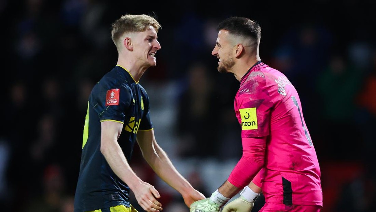 Anthony Gordon dan Martin Dubravka di Newcastle United. (Foto: Getty Images/James Gill - Danehouse)