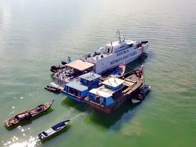 Bakamla RI Geledah Tiga Kapal Tambang Pasir Ilegal di Perairan Karimun