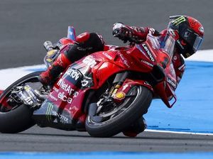 Sprint Race MotoGP Inggris 2024: Pecco Bagnaia Crash! Sprint Race MotoGP Inggris 2024: Pecco Bagnaia Crash!