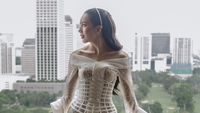 10 Bridal Robe Mewah, Dipakai Selebriti Sebelum Pernikahan