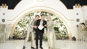 7 Foto Lamaran Hingga Pernikahan Happy Asmara & Gilga Sahid, Anggun Berhijab