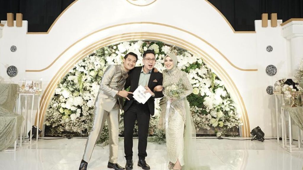 7 Foto Lamaran Hingga Pernikahan Happy Asmara & Gilga Sahid, Anggun Berhijab 7 Foto Lamaran Hingga Pernikahan Happy Asmara & Gilga Sahid, Anggun Berhijab