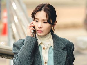 8 Fakta Jeon Mi Do, Dokter di Hospital Playlist, Jadi Wartawan di Connection 8 Fakta Jeon Mi Do, Dokter di Hospital Playlist, Jadi Wartawan di Connection