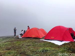 Serunya Camping di Danau Ranupani Gunung Semeru Serunya Camping di Danau Ranupani Gunung Semeru