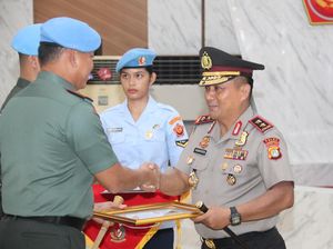 Kapolda Metro Terima Brevet Kehormatan Setia Waspada dari Paspampres