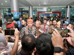 Tiba di Kalteng, AHY Disambut Upacara Potong Pantan & Tarian Khas Dayak