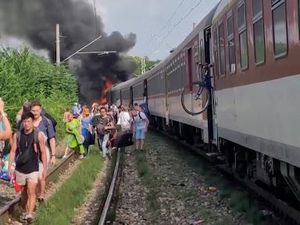 Kereta Tabrak Bus di Slovakia, 5 Orang Tewas Kereta Tabrak Bus di Slovakia, 5 Orang Tewas