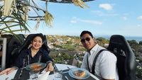 Keseruan Titiek Soeharto dan Darma Mangkuluhur Makan di Lounge in The Sky Bali