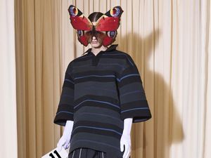 10 Koleksi Balenciaga Fall 2024 Couture, Busana Eksperimental yang Heboh