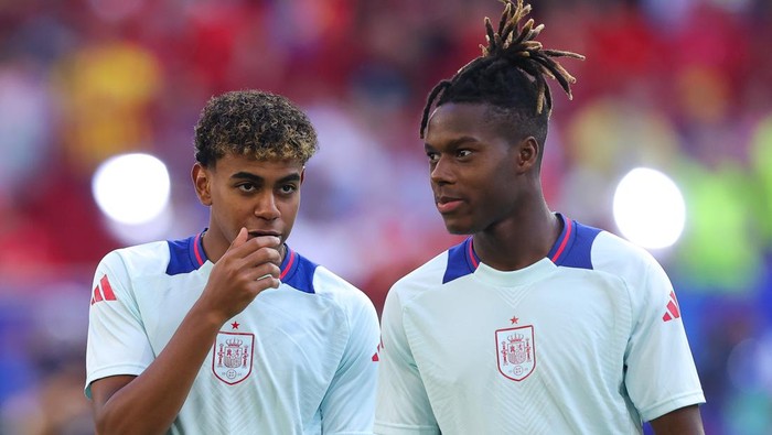 DUSSELDORF, GERMANY - JUNE 24: Lamine Yamal and Nico Williams of Spain during the UEFA EURO 2024 group stage match between Albania and Spain at Düsseldorf Arena on June 24, 2024 in Dusseldorf, Germany. (Photo by James Gill - Danehouse/Getty Images)