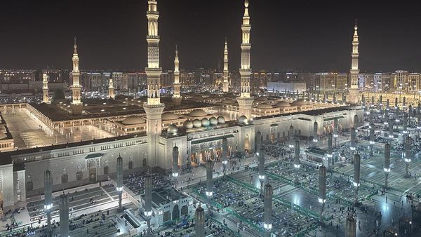 Potret Kemegahan Masjid Nabawi di Madinah