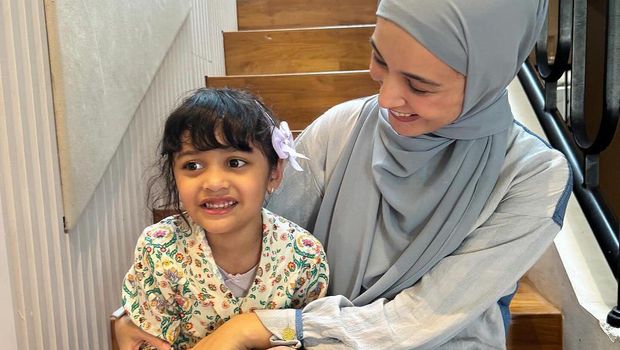 Potret Wisuda Shafiyyah Putri Shireen Sungkar