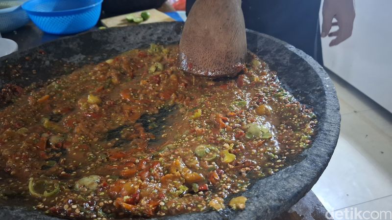 Berawal dari Warung Tenda, Pria Ini Sukses Miliki 25 Restoran Sambal