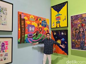 Curi Perhatian di ARTJOG 2024, Louis Ekspresikan Mimpi Lewat Lukisan Robot