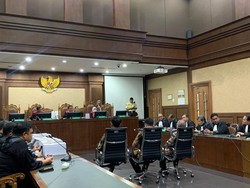 SYL Dituntut 12 Tahun Penjara di Kasus Pemerasan Anak Buah Rp 44,6 Miliar