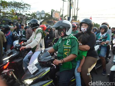 Antusias Ribuan Bonek Nonton Laga Anniversary Game Persebaya vs Persibo