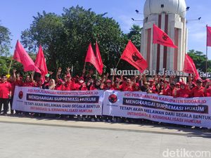 Kader PDIP Sidoarjo Aksi Damai Dukung Hasto-Amankan Aset dan Simbol Partai Kader PDIP Sidoarjo Aksi Damai Dukung Hasto-Amankan Aset dan Simbol Partai